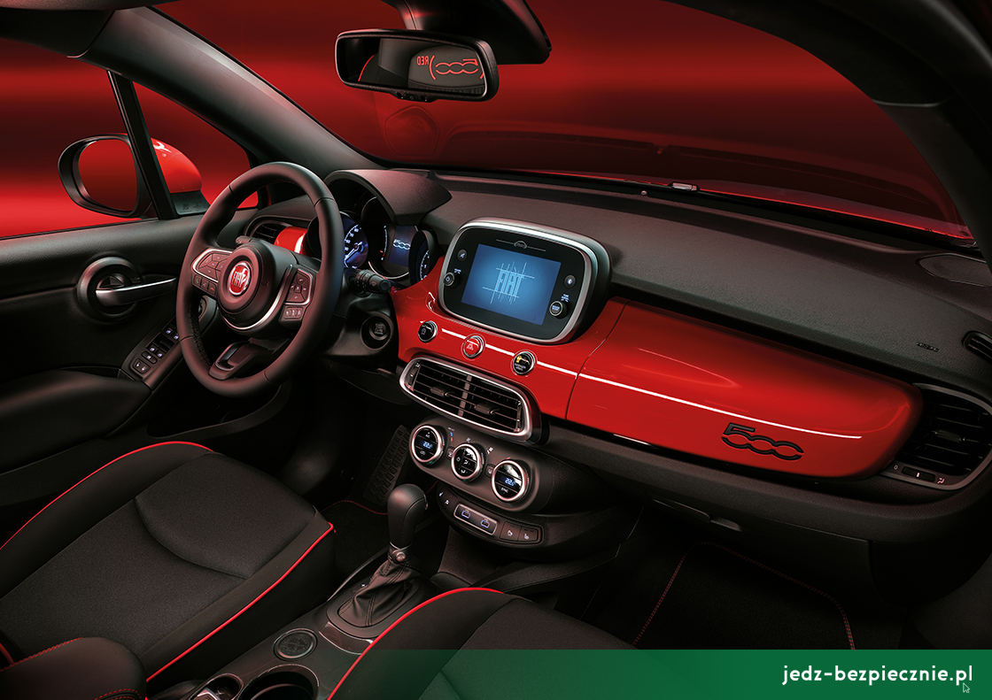 Premiera tygodnia - Rodzina Fiatów 500 RED - kokpit Fiat 500X RED